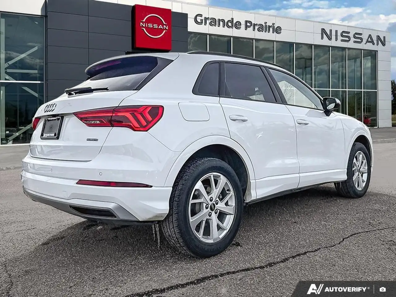 Audi Q3 снимка Audi Q3