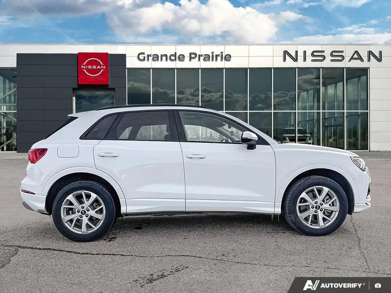 Audi Q3 снимка Audi Q3