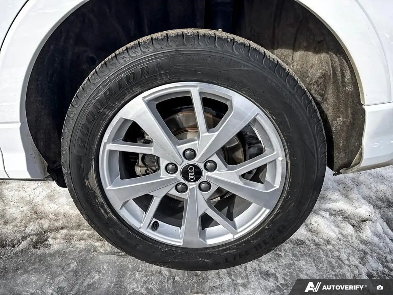 Audi Q3 снимка Audi Q3