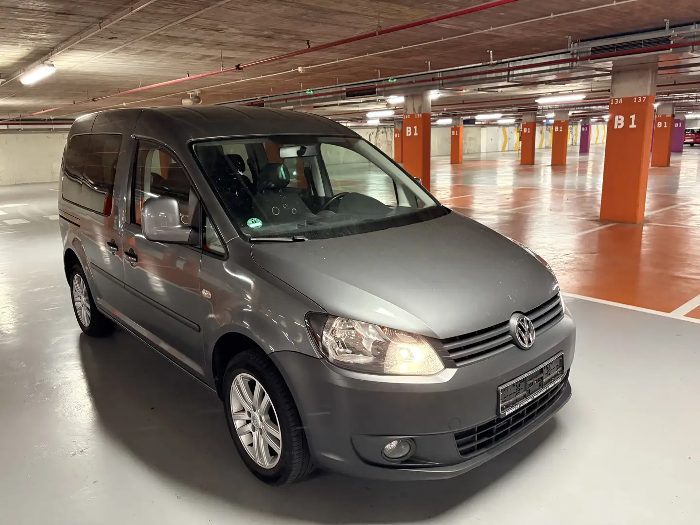 Volkswagen Caddy 1.2 TSI Startline Gris - 2