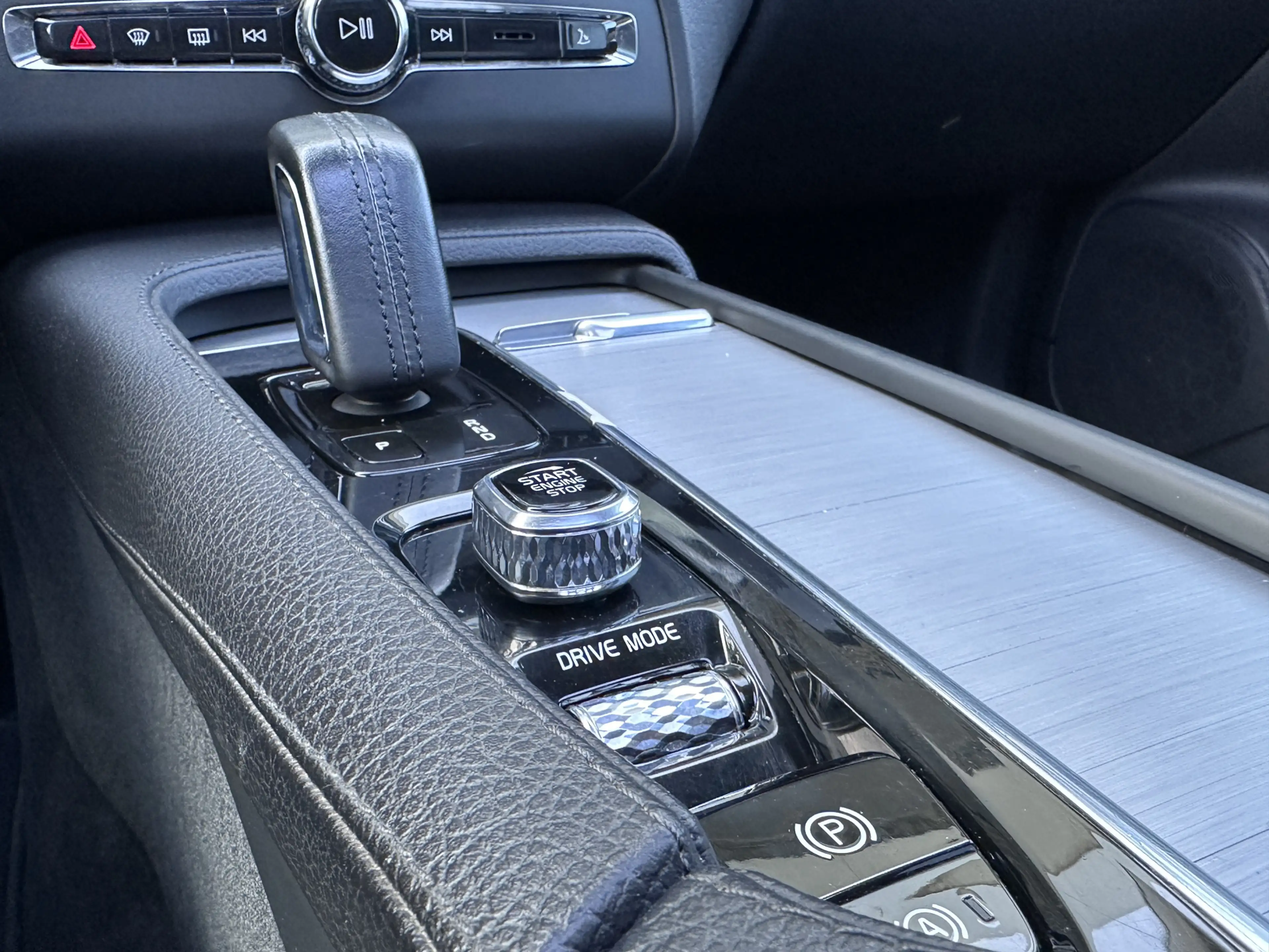 Volvo XC90 2.0 T8 Recharge AWD R-Design | Panorama | Keyless — photo 29