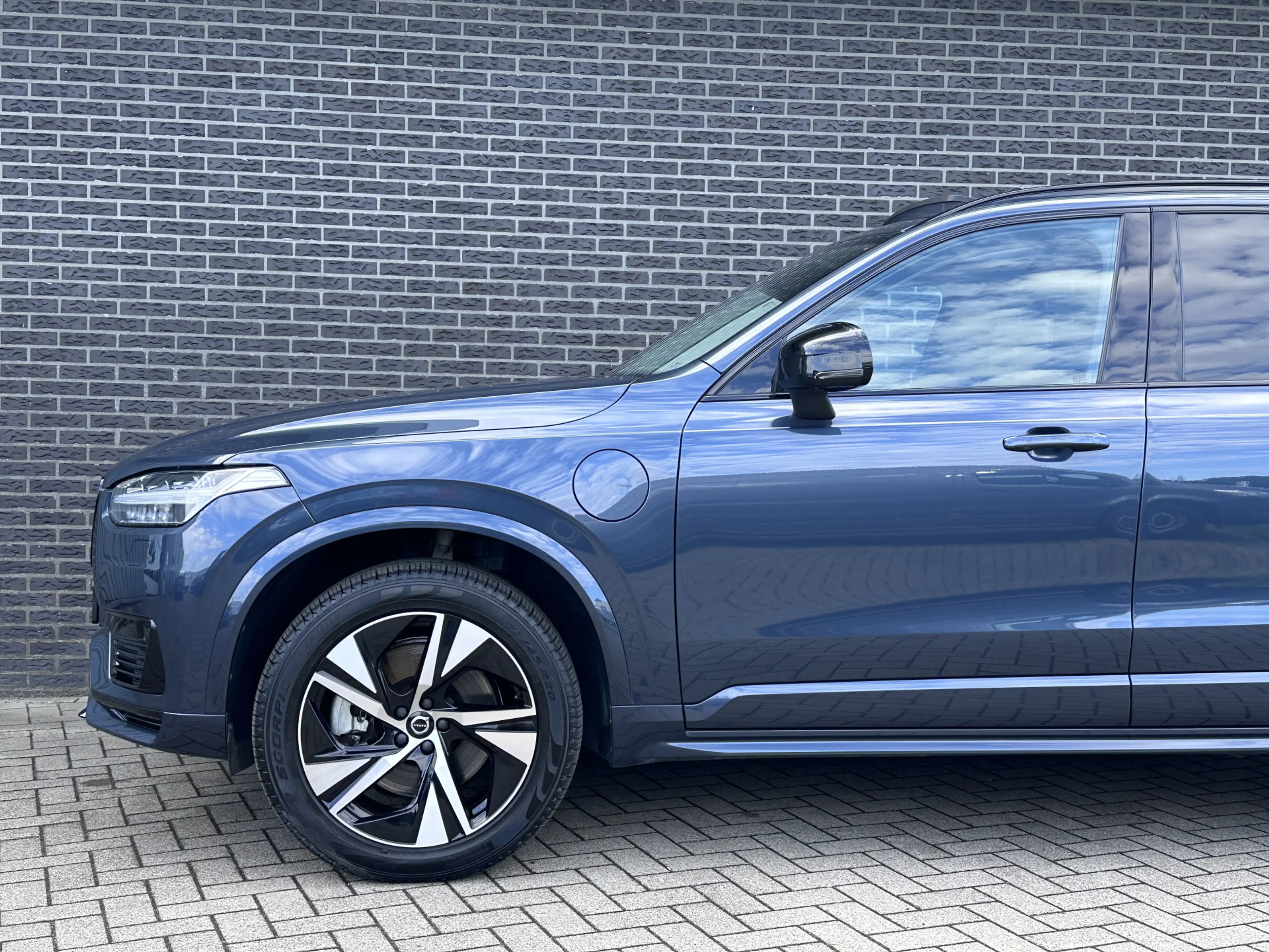 Volvo XC90 2.0 T8 Recharge AWD R-Design | Panorama | Keyless — photo 6