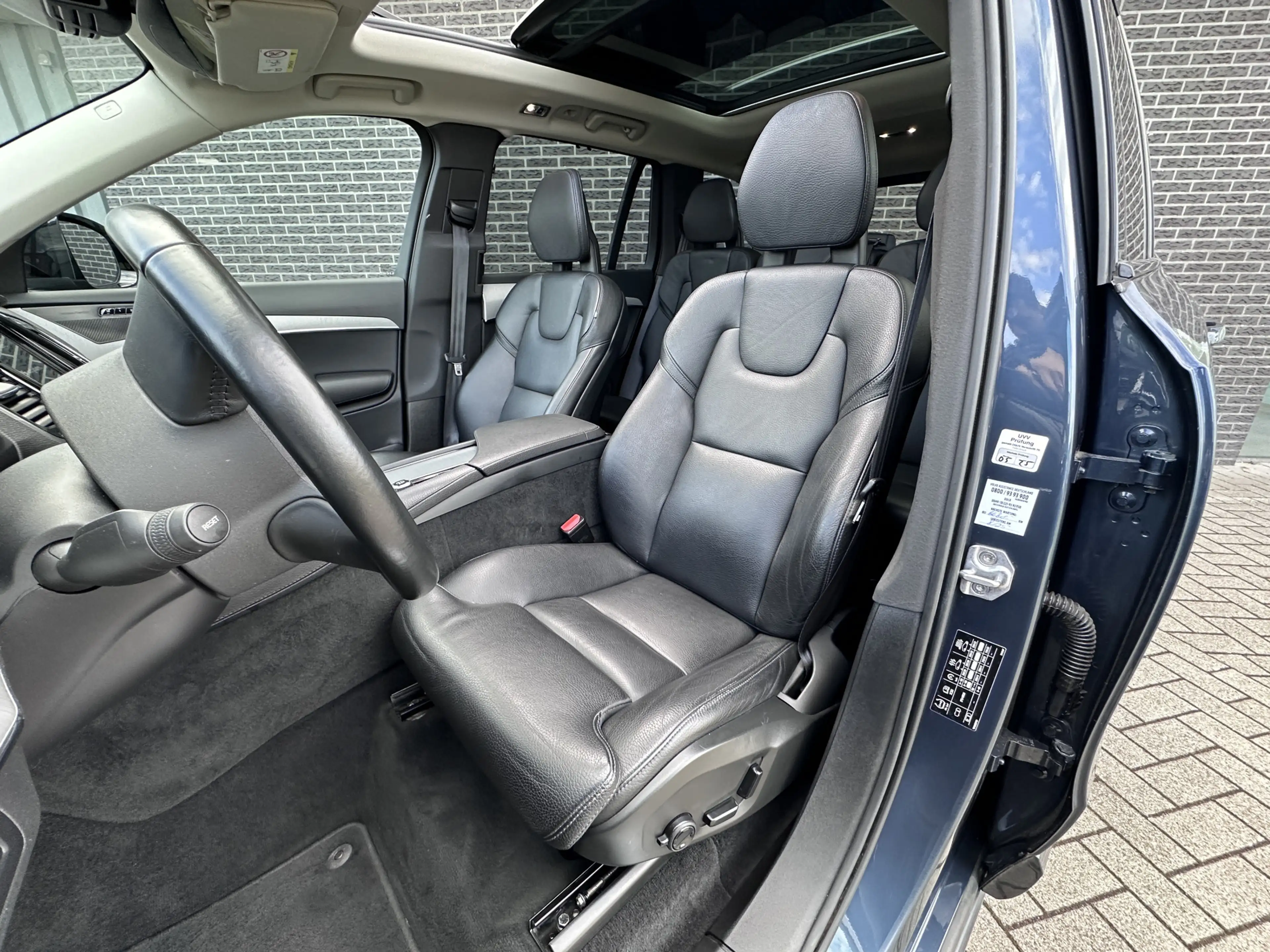 Volvo XC90 2.0 T8 Recharge AWD R-Design | Panorama | Keyless — photo 11