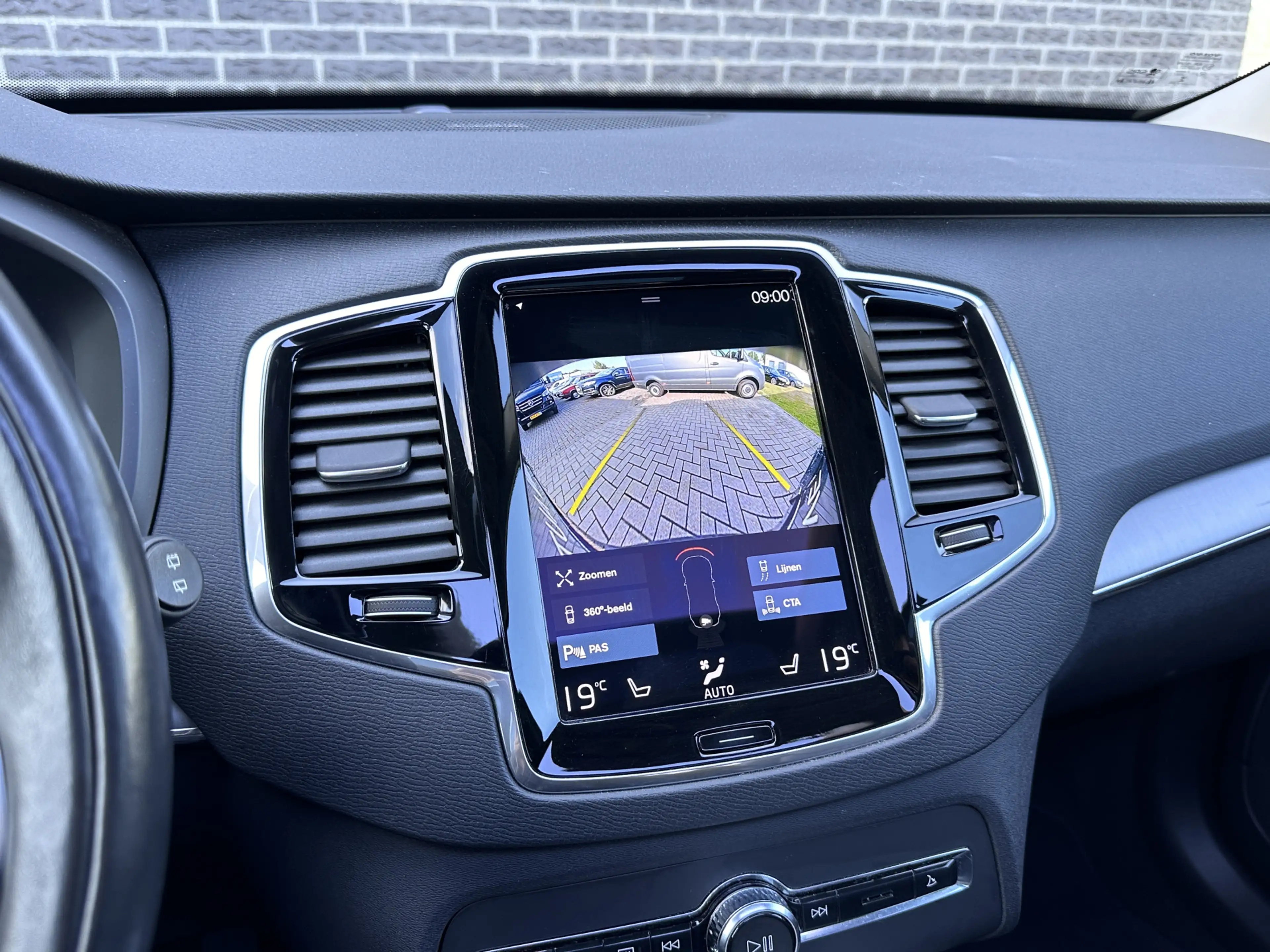Volvo XC90 2.0 T8 Recharge AWD R-Design | Panorama | Keyless — photo 35