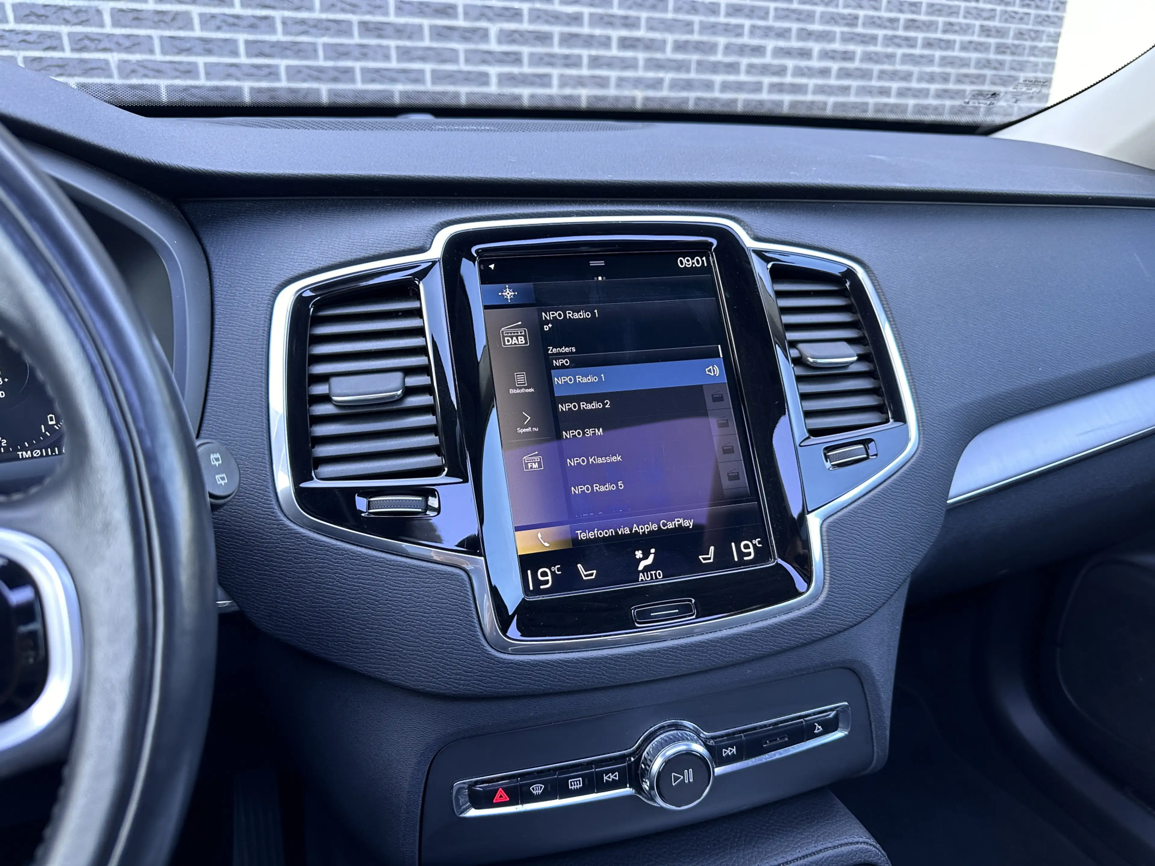 Volvo XC90 2.0 T8 Recharge AWD R-Design | Panorama | Keyless — photo 32