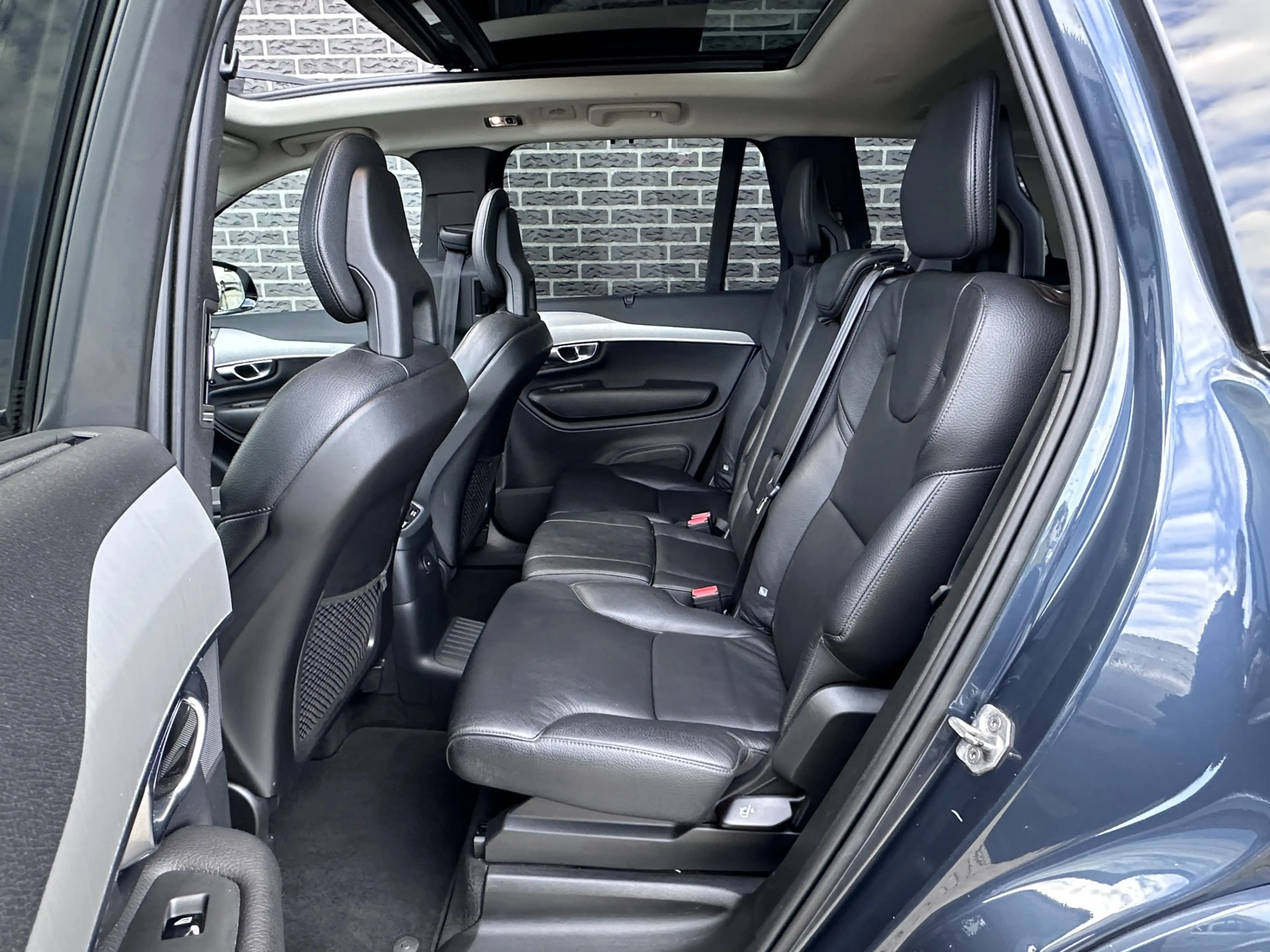 Volvo XC90 2.0 T8 Recharge AWD R-Design | Panorama | Keyless — photo 25
