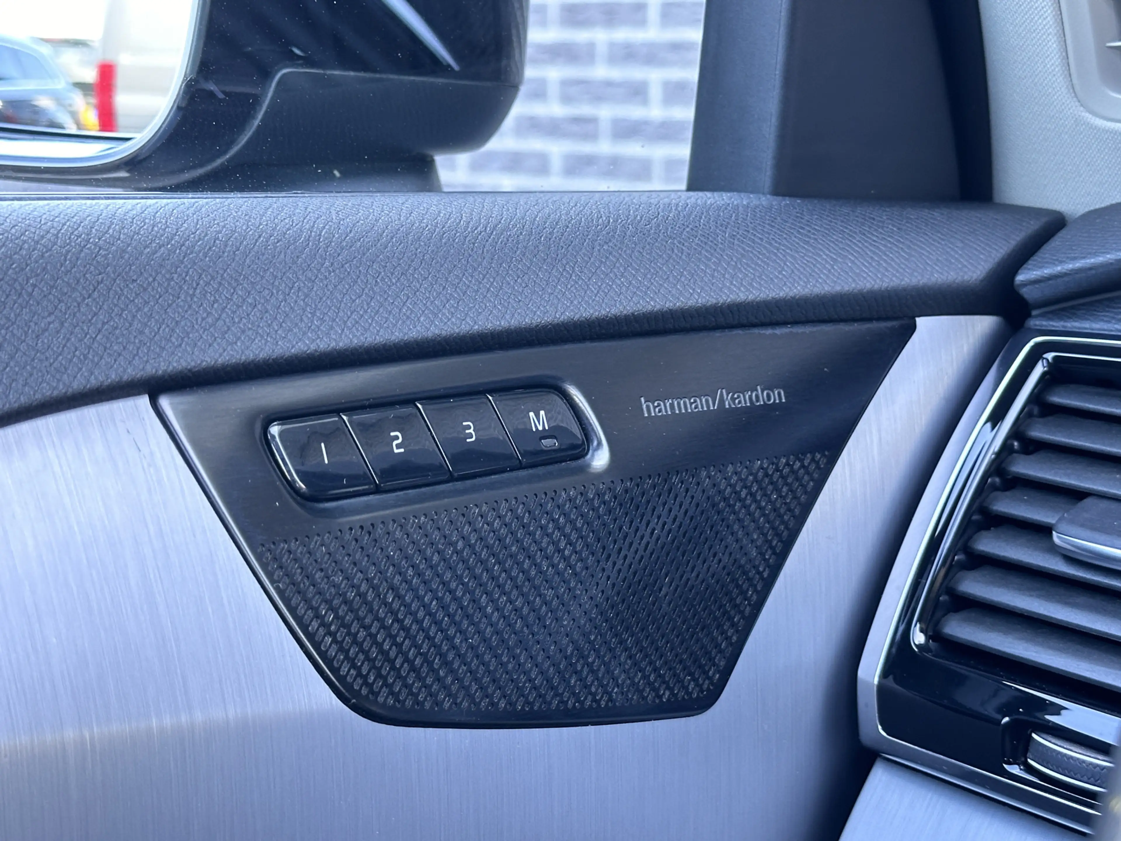 Volvo XC90 2.0 T8 Recharge AWD R-Design | Panorama | Keyless — photo 41
