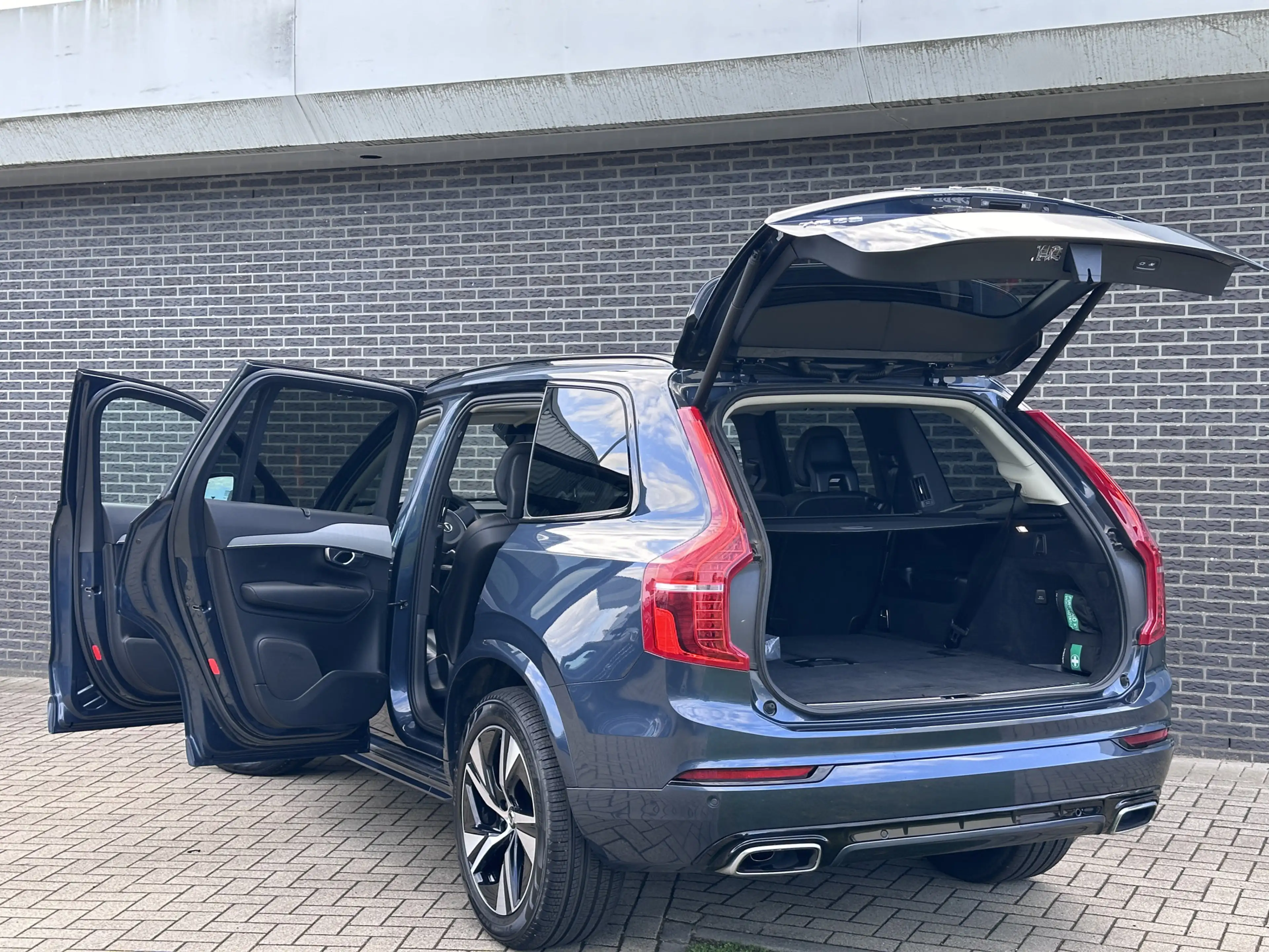 Volvo XC90 2.0 T8 Recharge AWD R-Design | Panorama | Keyless — photo 21