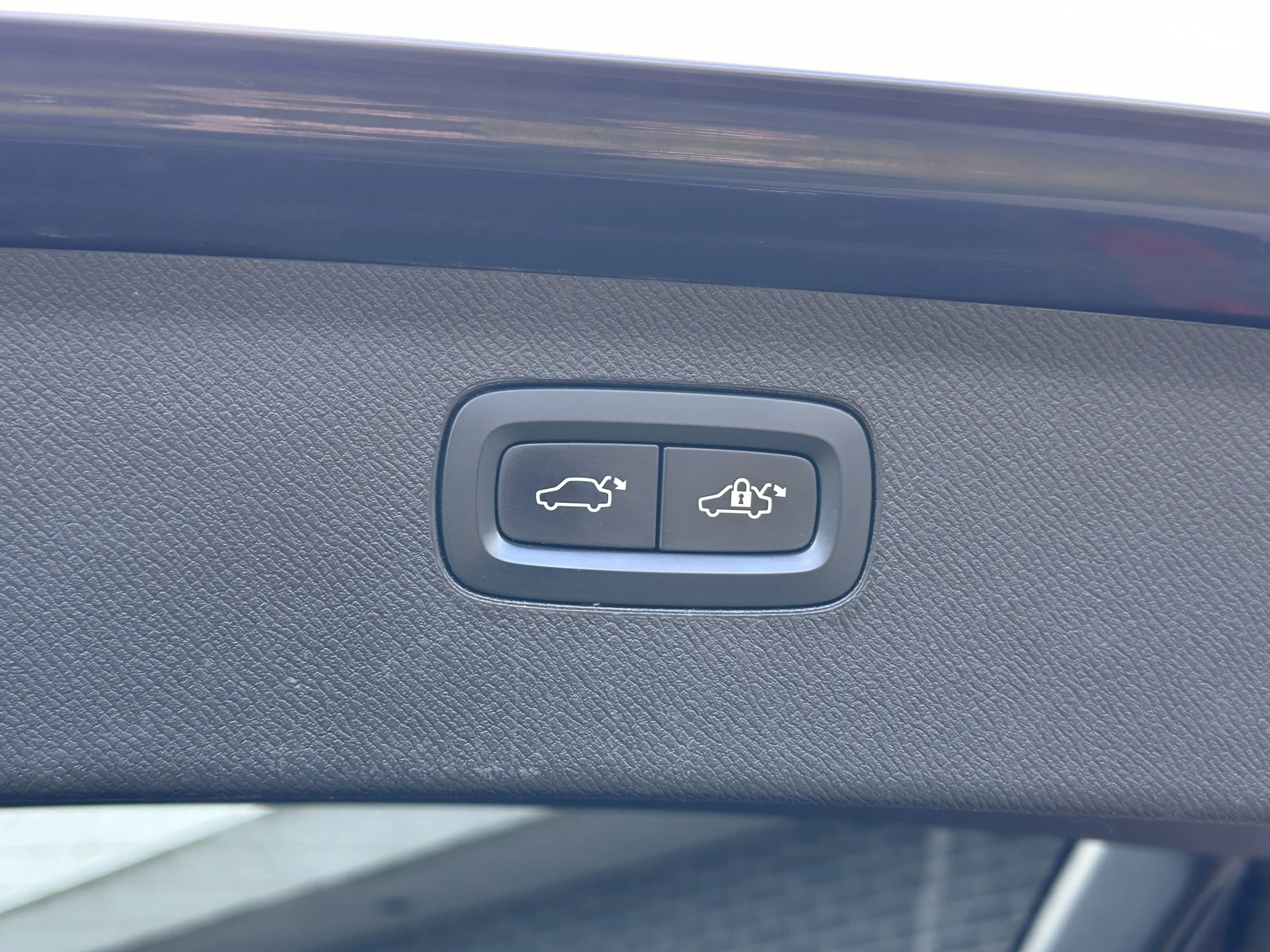 Volvo XC90 2.0 T8 Recharge AWD R-Design | Panorama | Keyless — photo 23