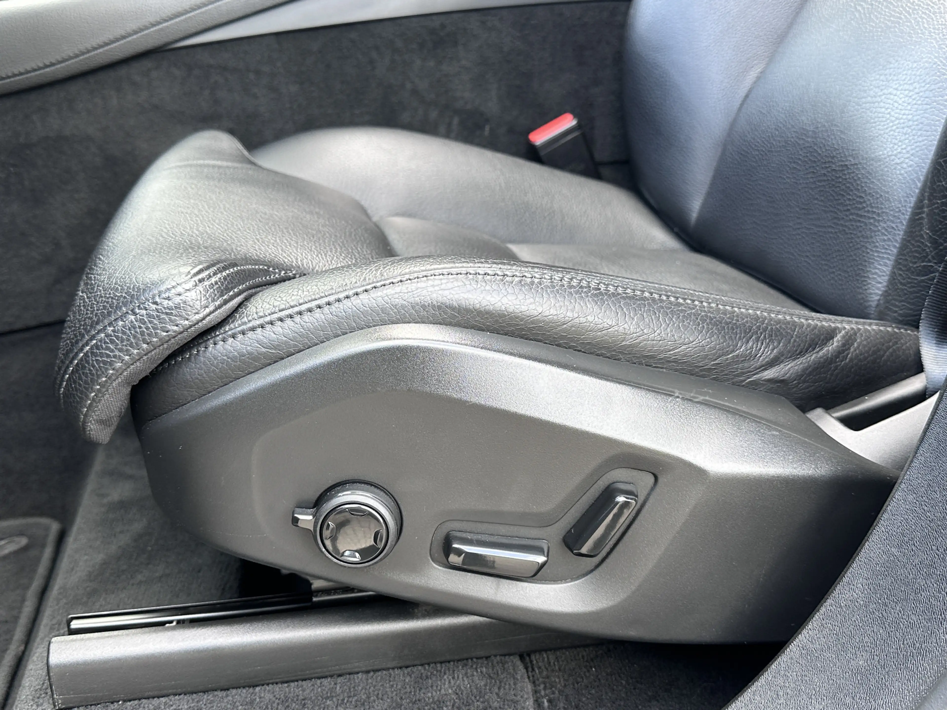 Volvo XC90 2.0 T8 Recharge AWD R-Design | Panorama | Keyless — photo 13