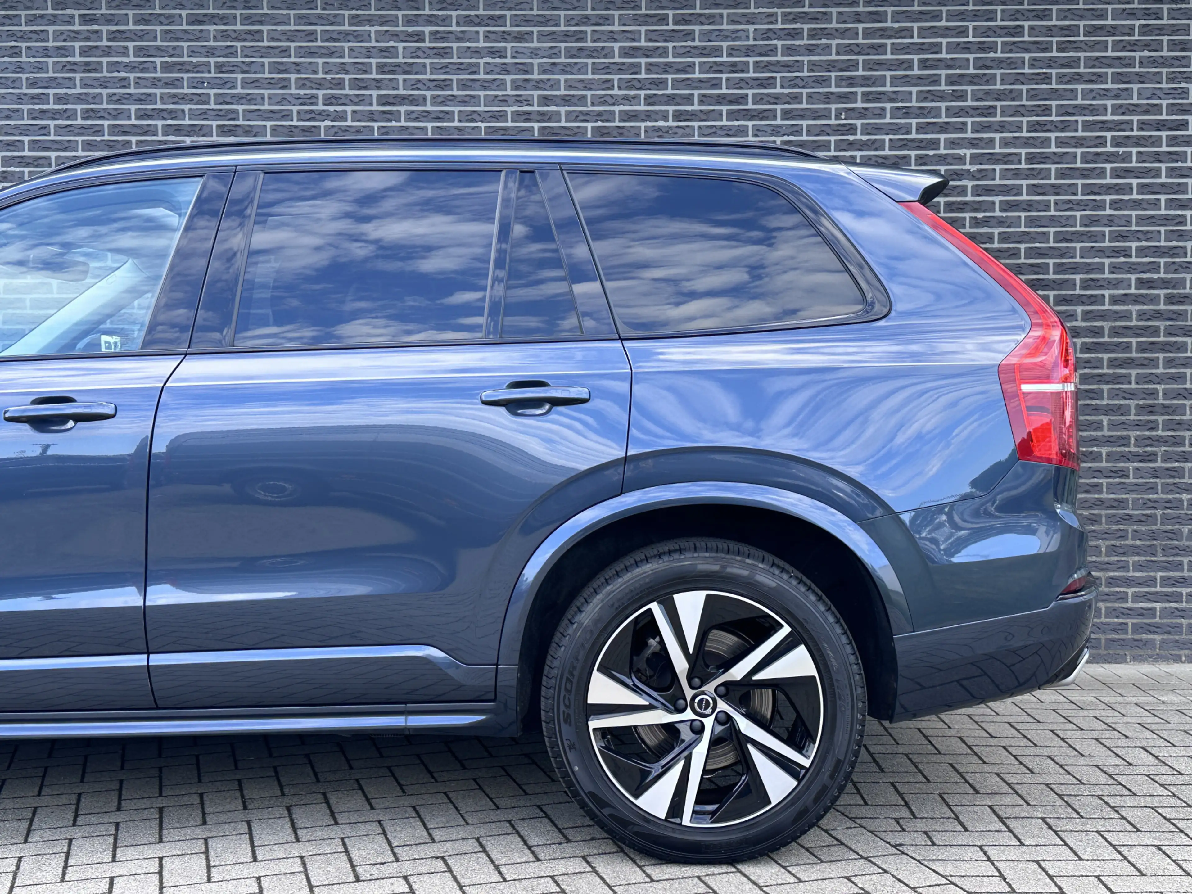 Volvo XC90 2.0 T8 Recharge AWD R-Design | Panorama | Keyless — photo 7