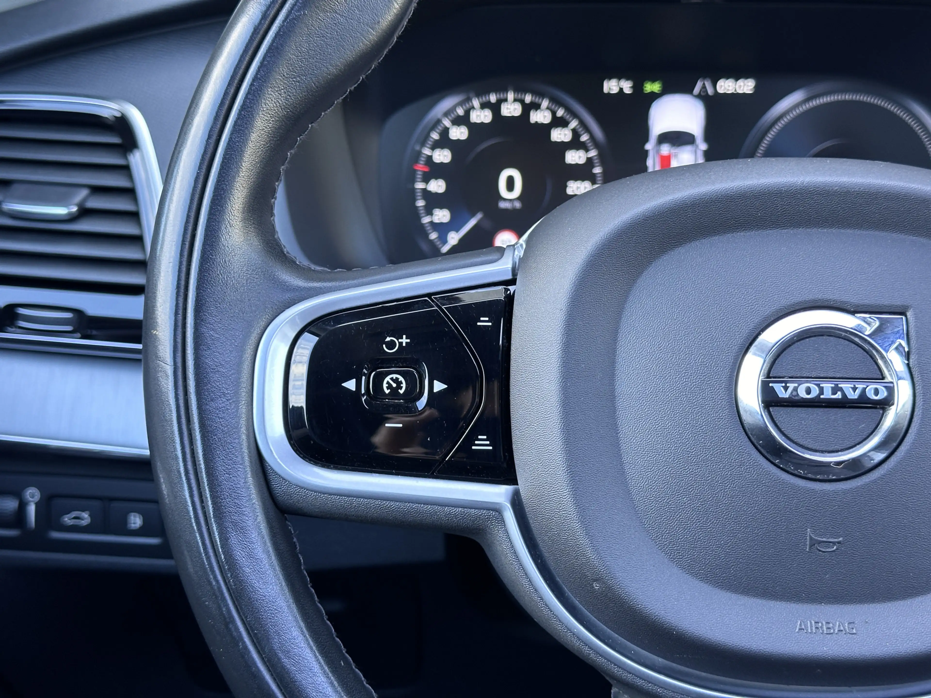 Volvo XC90 2.0 T8 Recharge AWD R-Design | Panorama | Keyless — photo 37