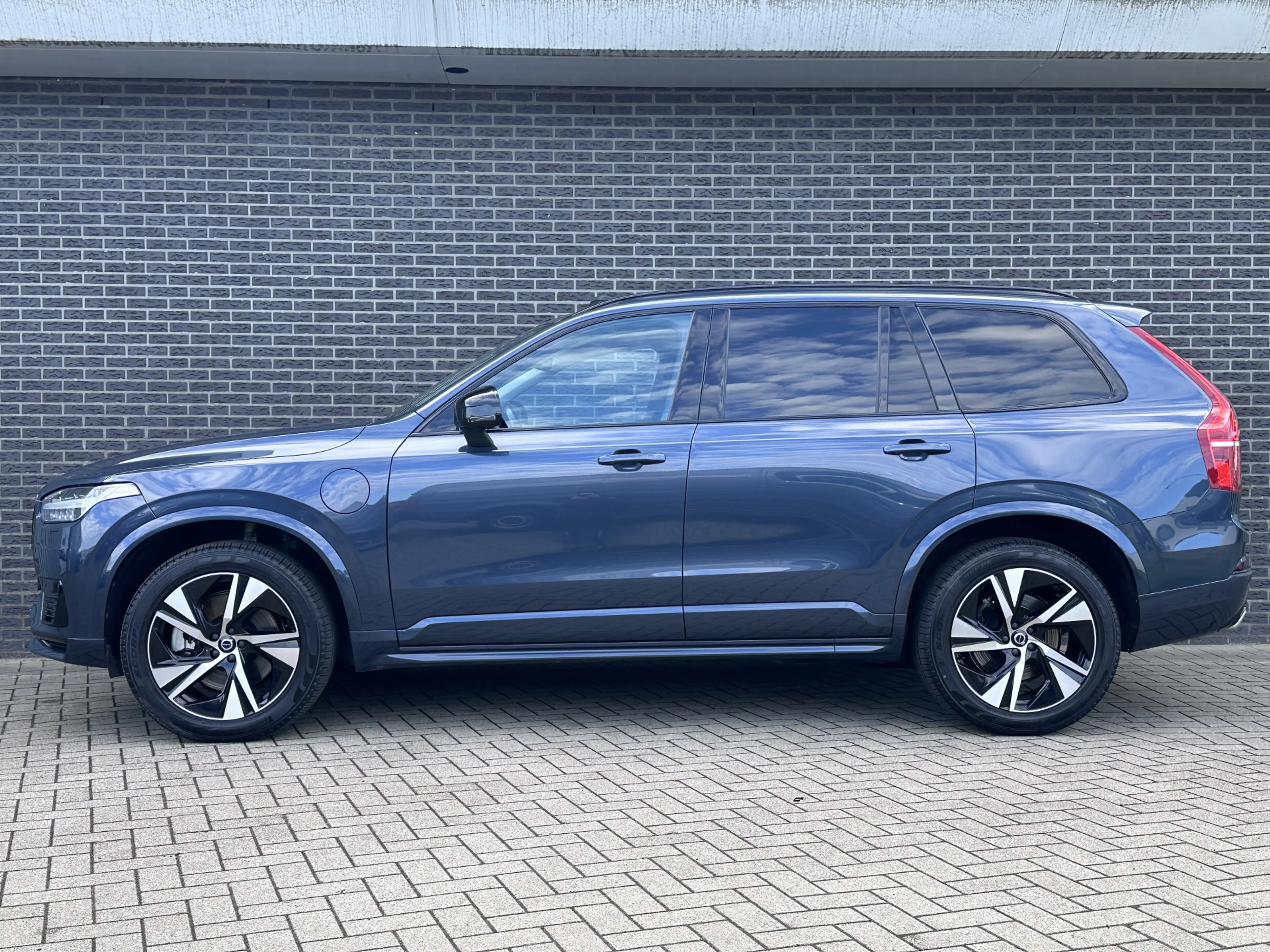 Volvo XC90 2.0 T8 Recharge AWD R-Design | Panorama | Keyless — photo 19