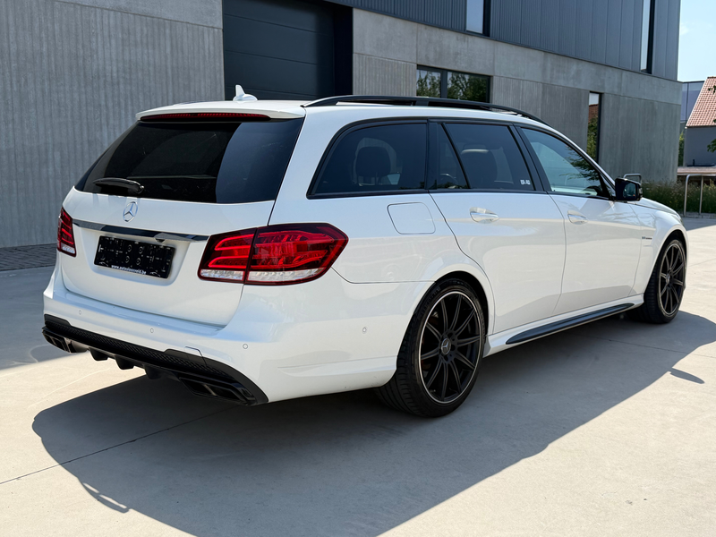 Mercedes-Benz E 63 AMG 4-Matic AMG 585pk / PANO/ 360°/ Massage/ LICHTE VRACHT — photo 3