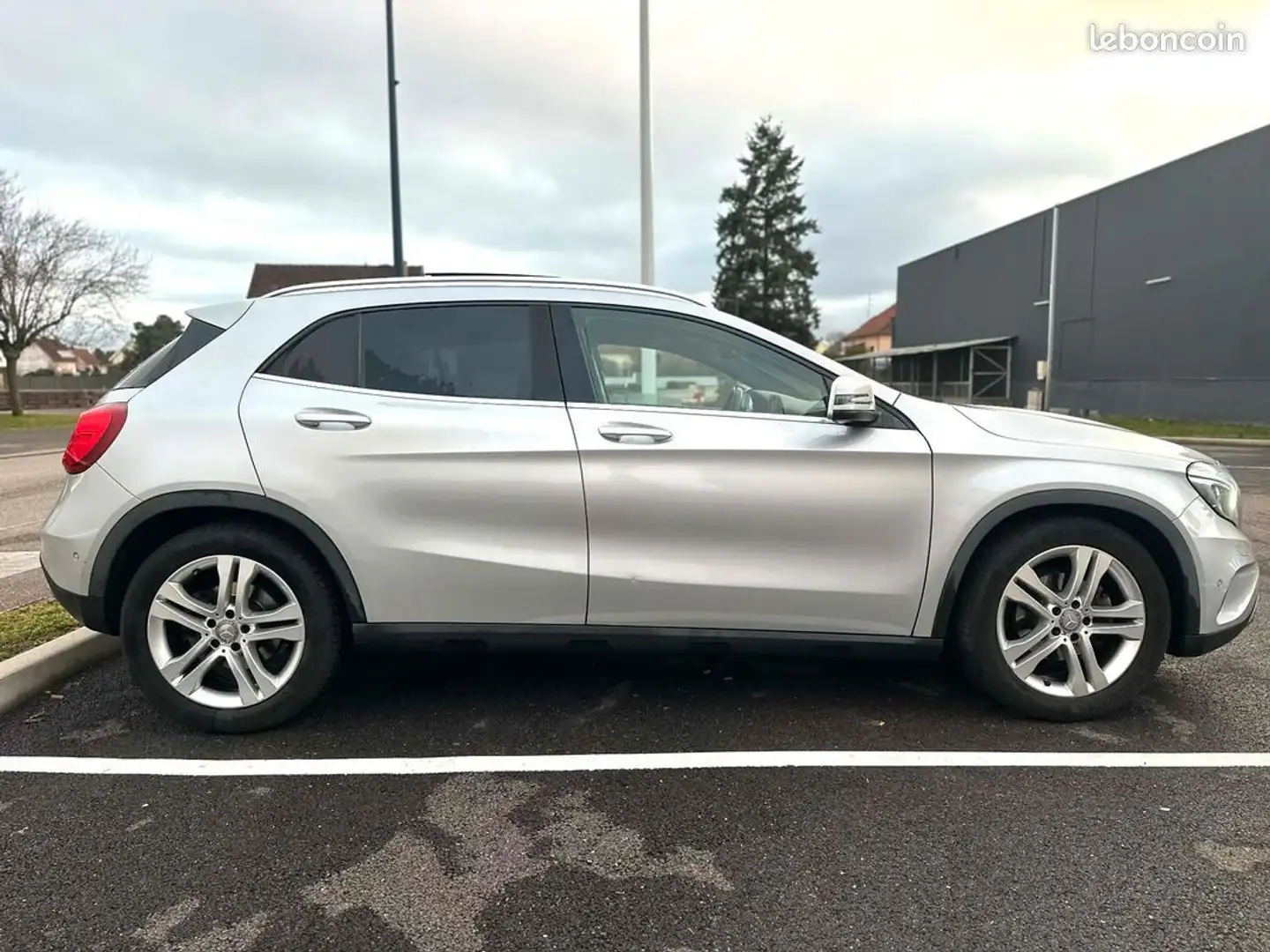 Mercedes-Benz GLA 220 Classe Mercedes 220 cdi 4matic sport toit ouvrant + harman kardon cuir Gris - 2