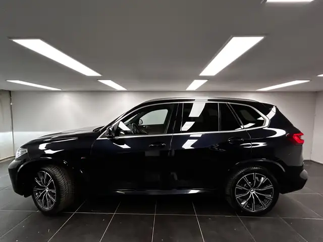 BMW X5 view 2