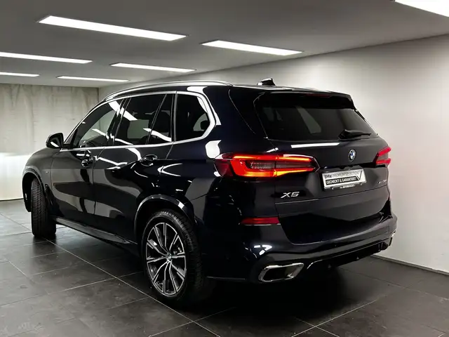 BMW X5 view 3