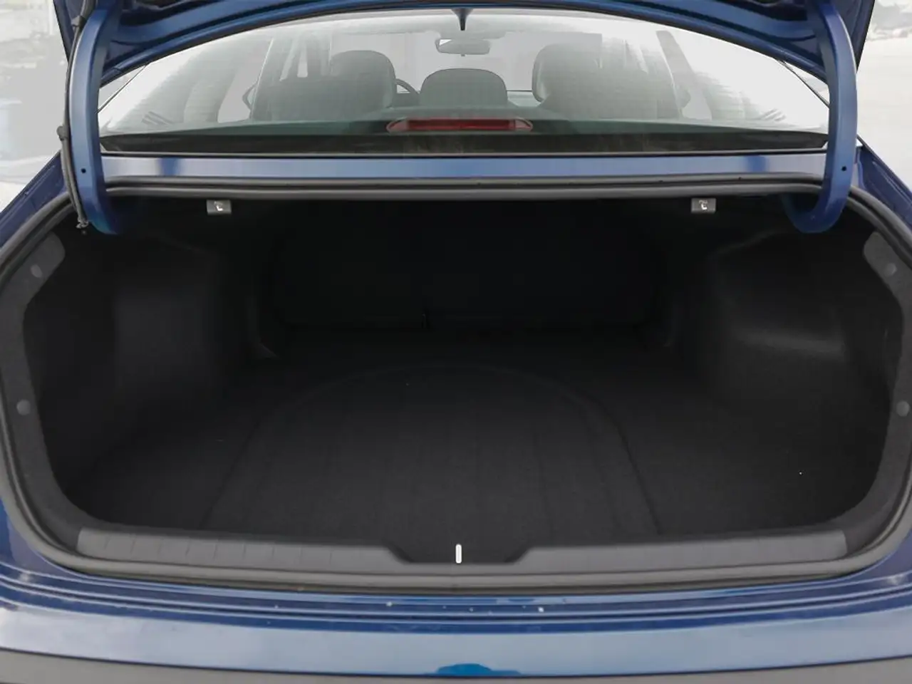 Kia K4 снимка Kia K4
