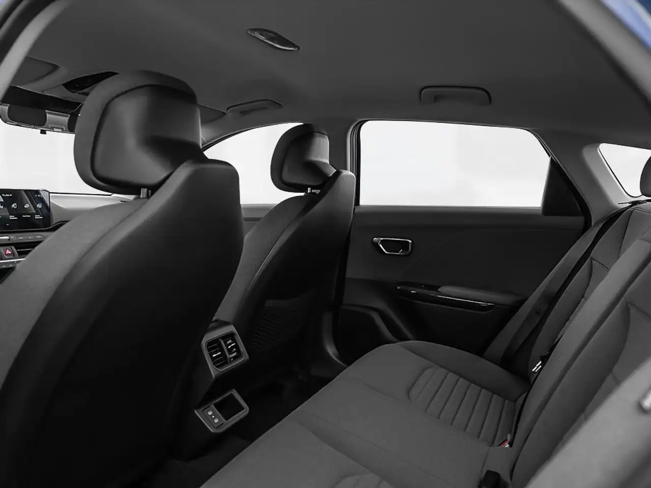 Kia K4 снимка Kia K4