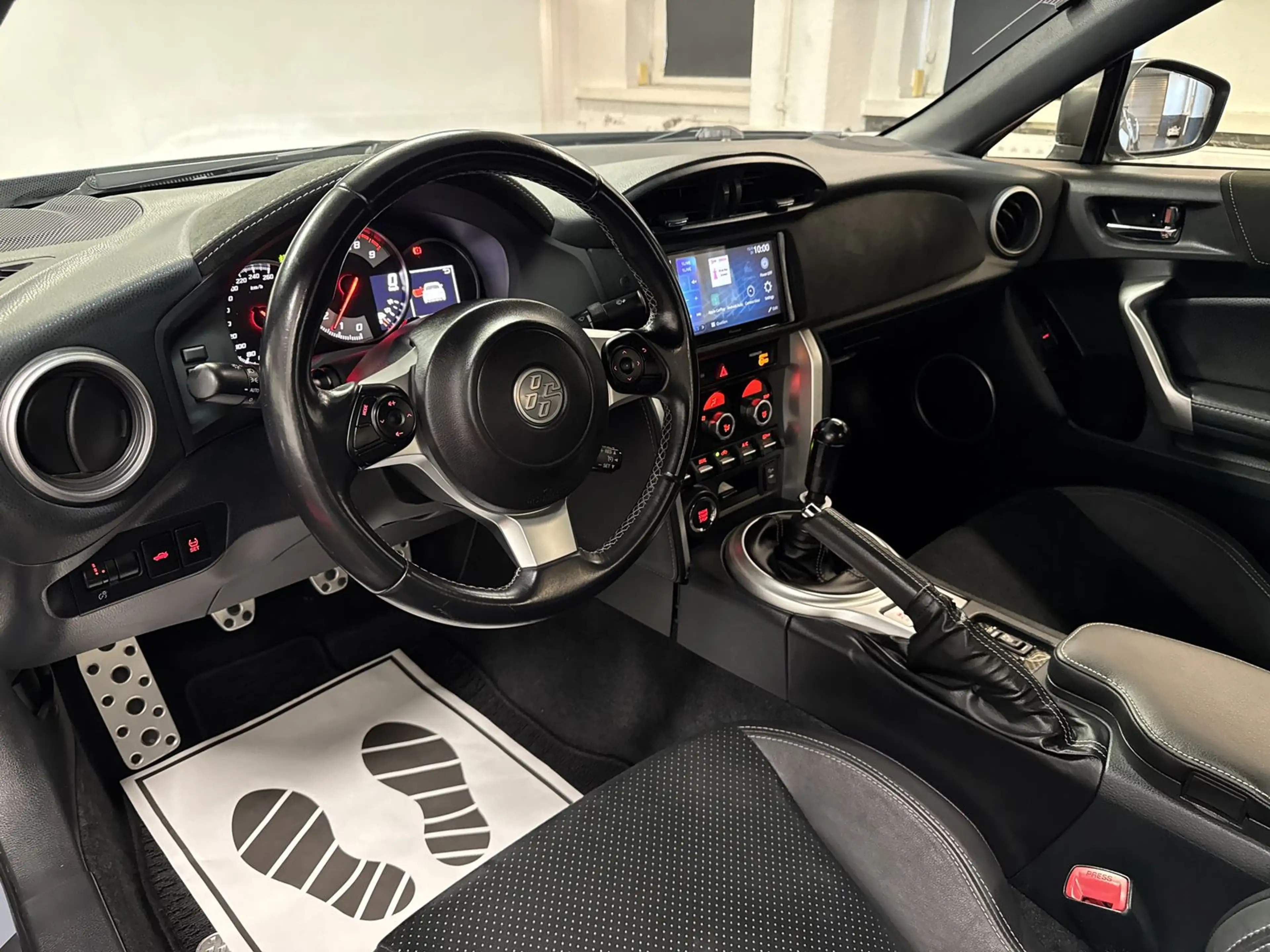 Toyota GT86 MILLTEK*TOMASON*KAMERA*SHZ* — photo 9