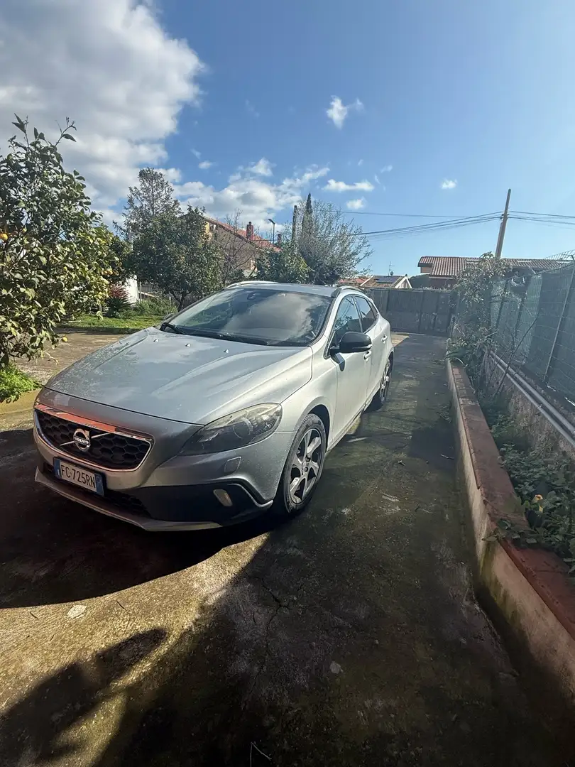 Volvo V40 Cross Country 2.0 d3 Momentum - 1