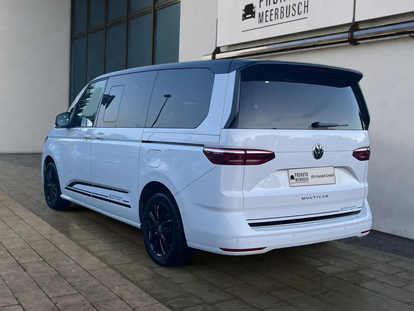 Volkswagen T7 Multivan Edition lang AHK/HUD/PANO/STNDHZNG Weiß - 2