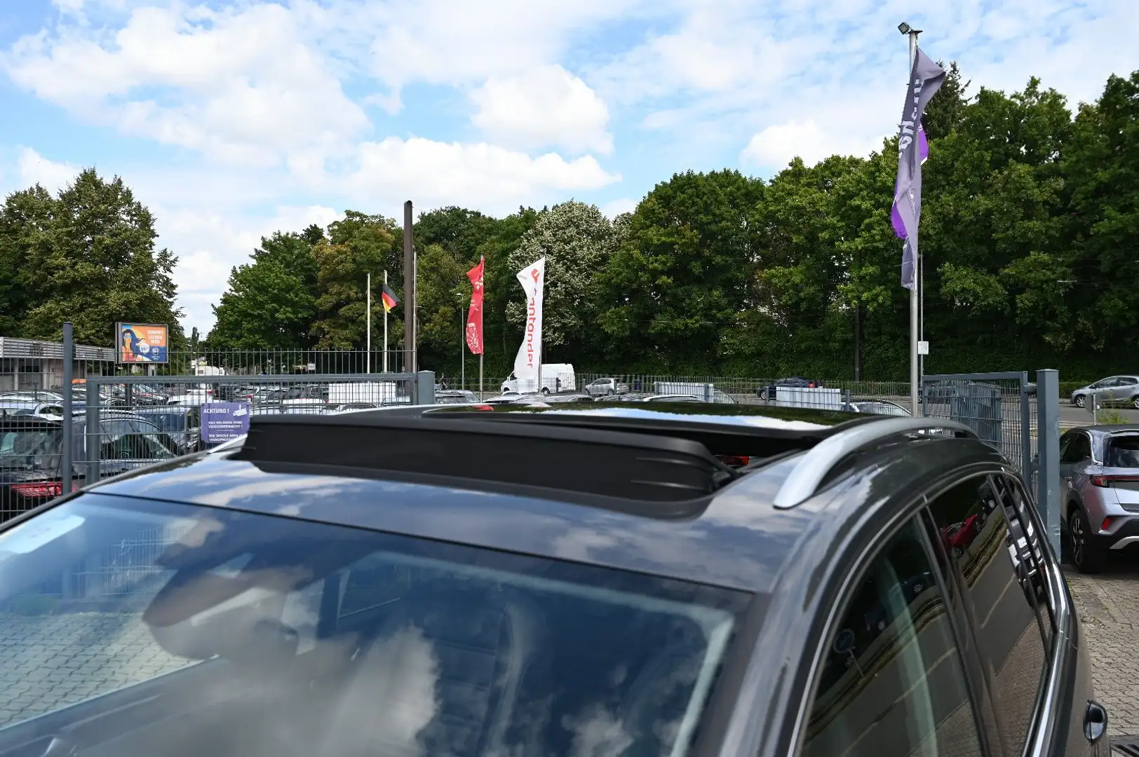 Volkswagen Touran 1.8 TSI DSG Highline Navi Leder 7Sit Pano Grijs - 2