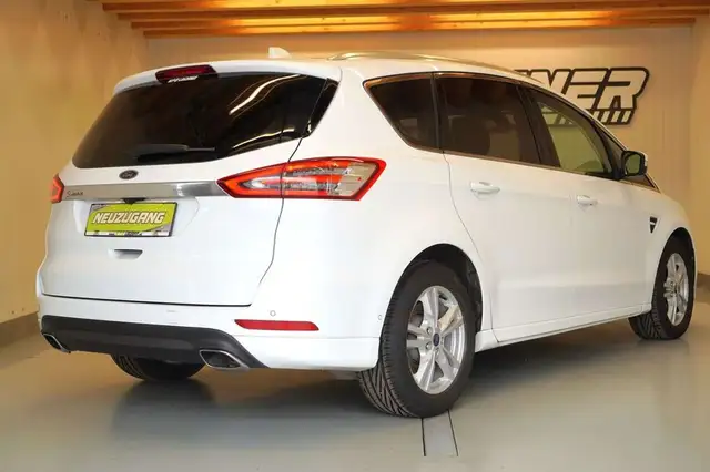 Ford S-Max view 4