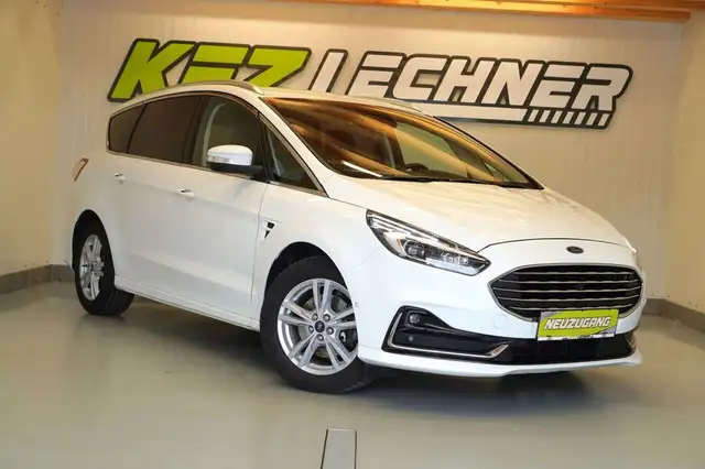 Ford S-Max view 3