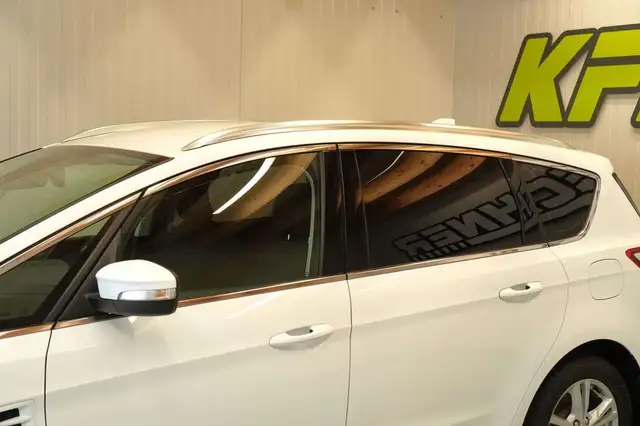 Ford S-Max view 12