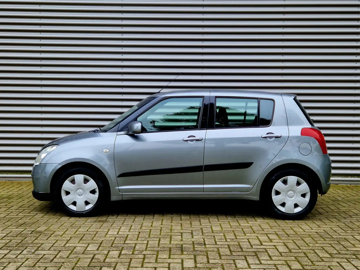 Suzuki Swift 1.3 GLS Gris - 2