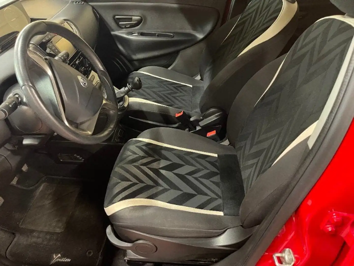 Lancia Ypsilon Ypsilon 1.2 69 CV 5 porte GPL Ecochic Gold Rouge - 2