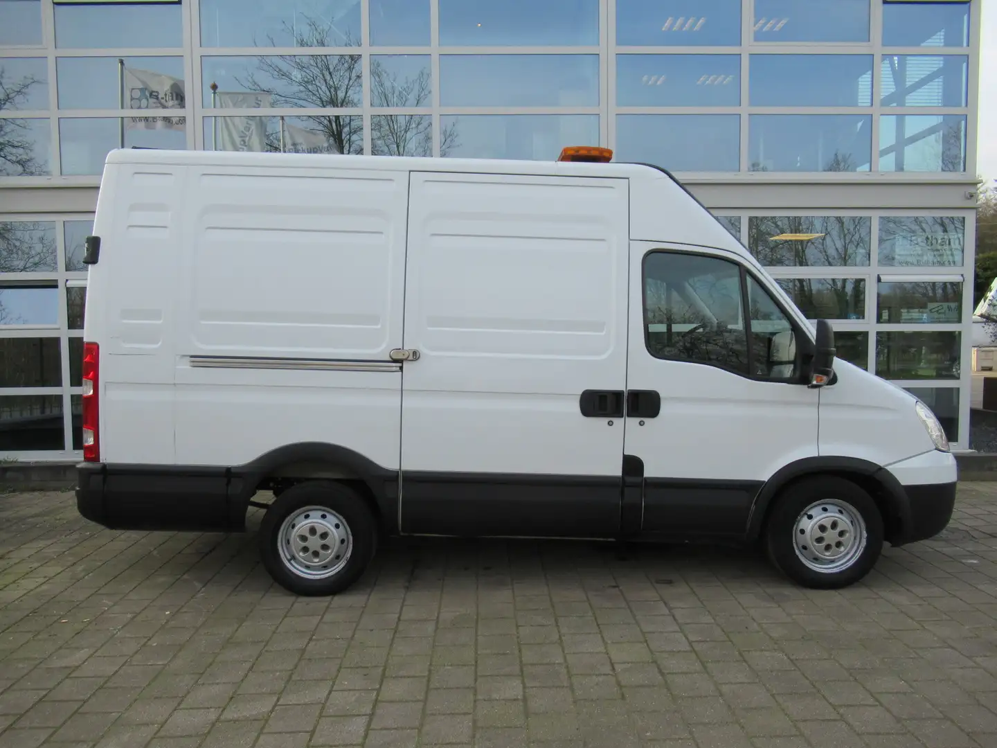 Iveco Daily 2.3 Agile 29L12V EURO4 L2H2 Werkplaats Wit - 2