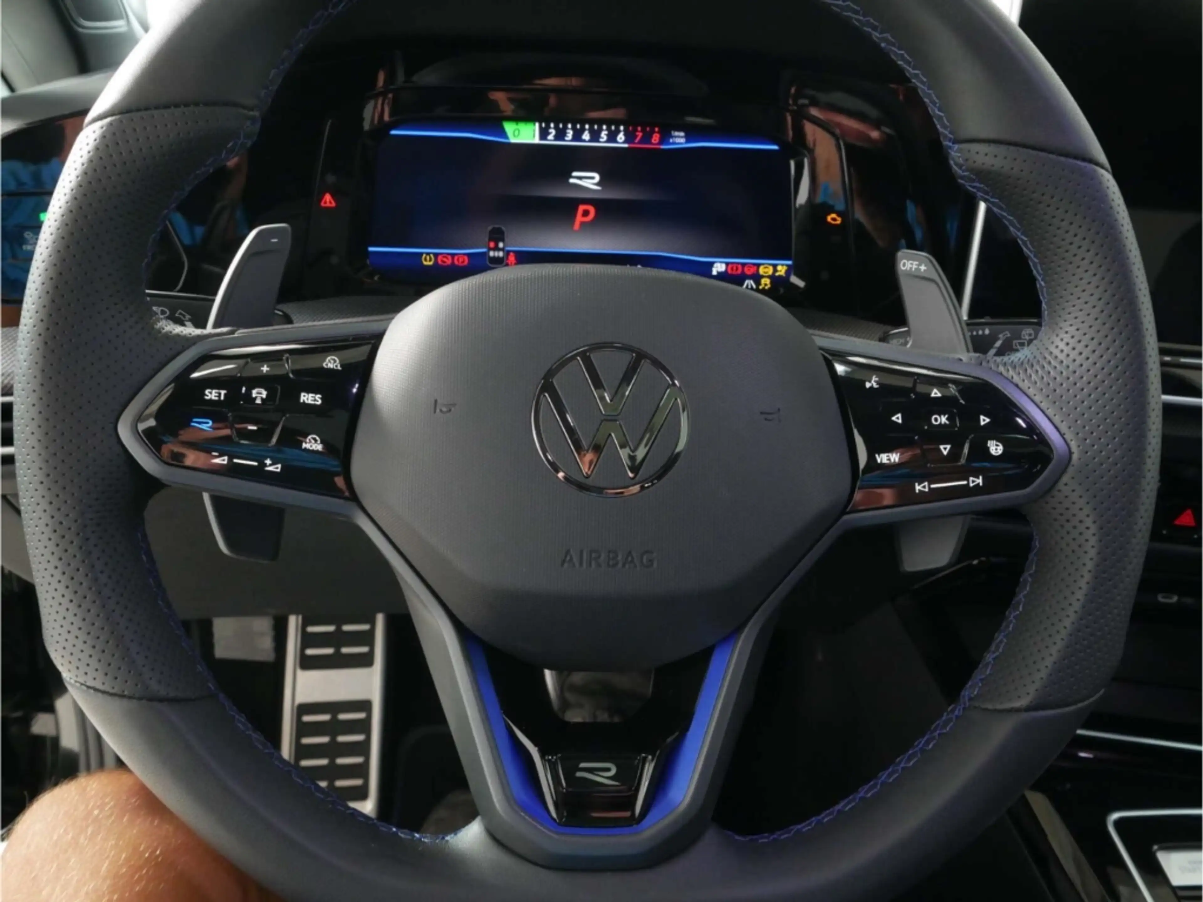 Volkswagen Golf R 2.0 TSI 4Motion Black Edition — photo 10