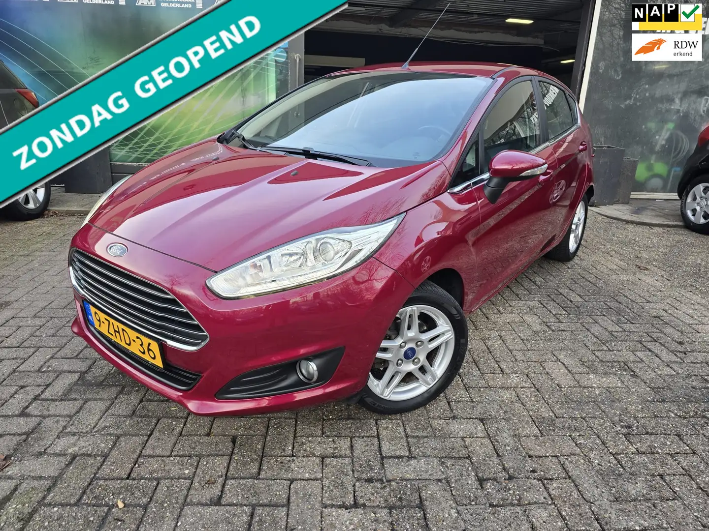 Ford Fiesta 1.0 EcoBoost Titanium | 2E EIGENAAR | 12 MND GARAN Rouge - 1