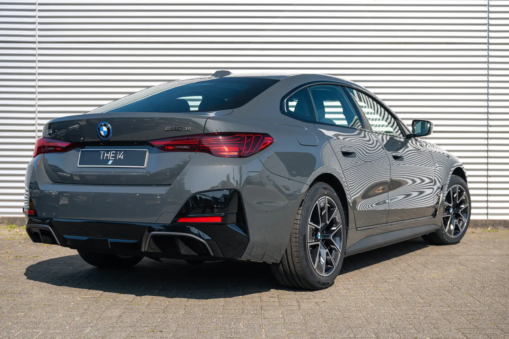 BMW i4 eDrive35 M Sport / Adaptieve LED / Parking Assista Grijs - 2