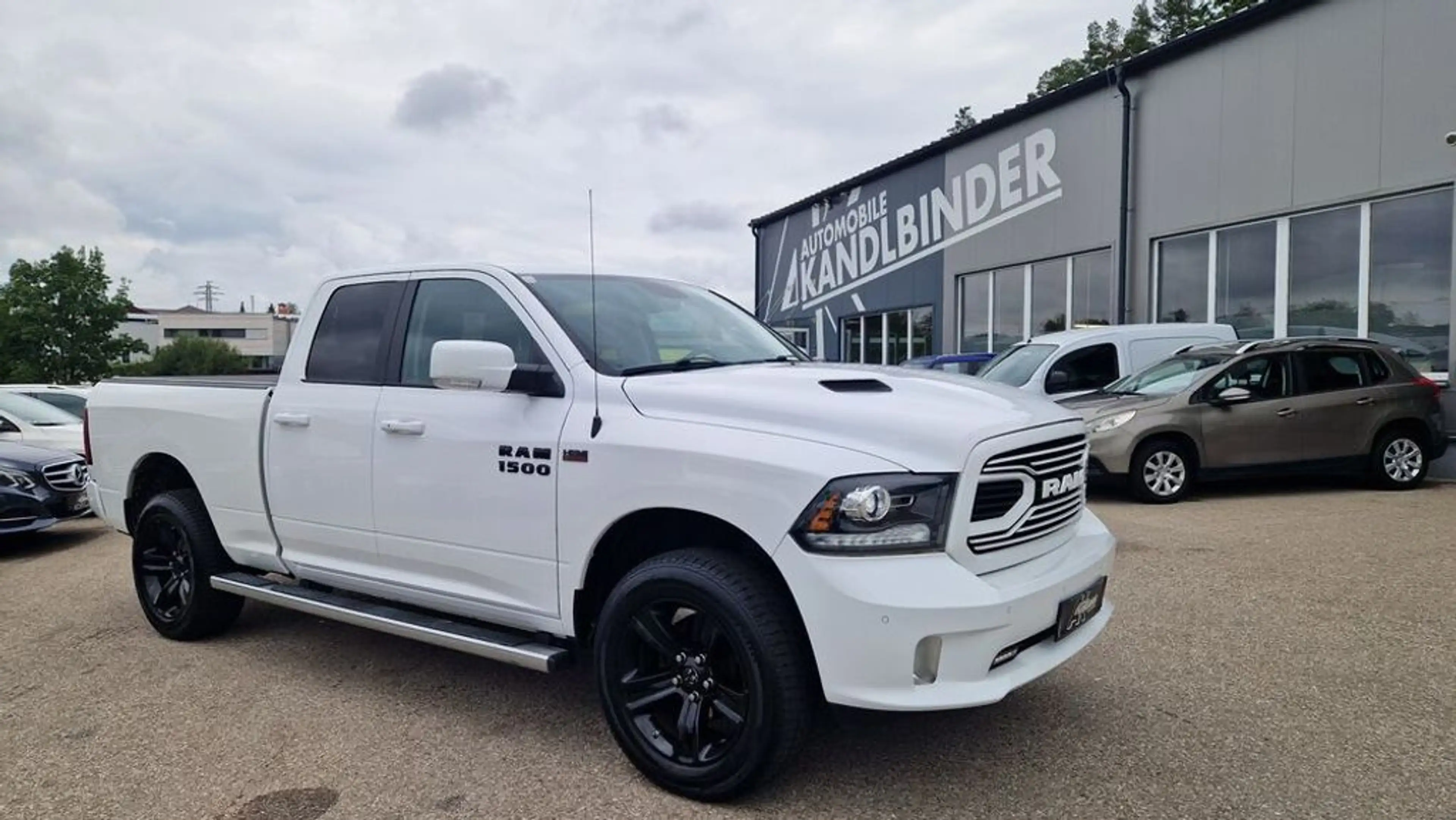 Dodge RAM 1500 4X4 Quad-Cab Sport — photo 5
