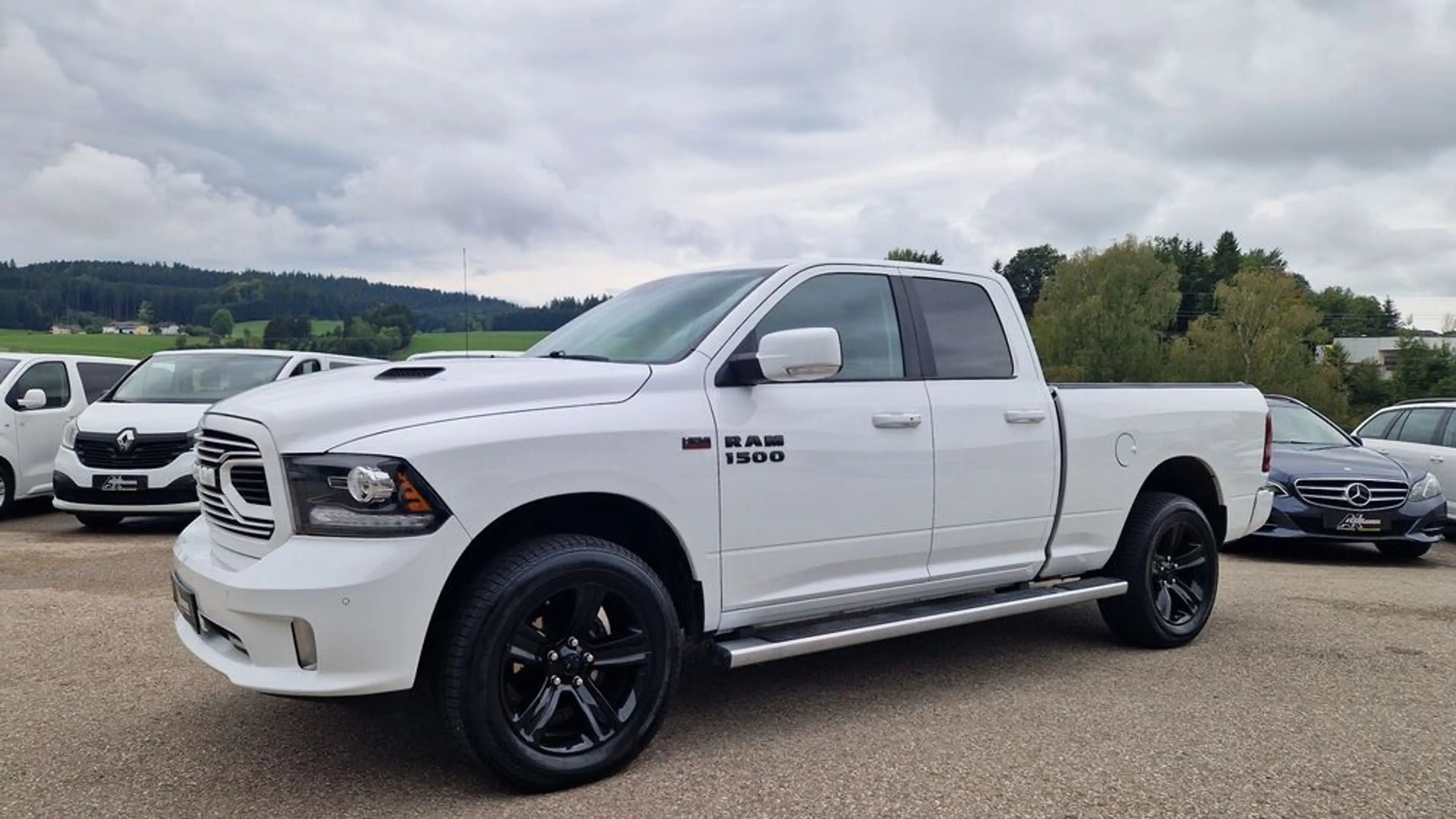 Dodge RAM 1500 4X4 Quad-Cab Sport — photo 4