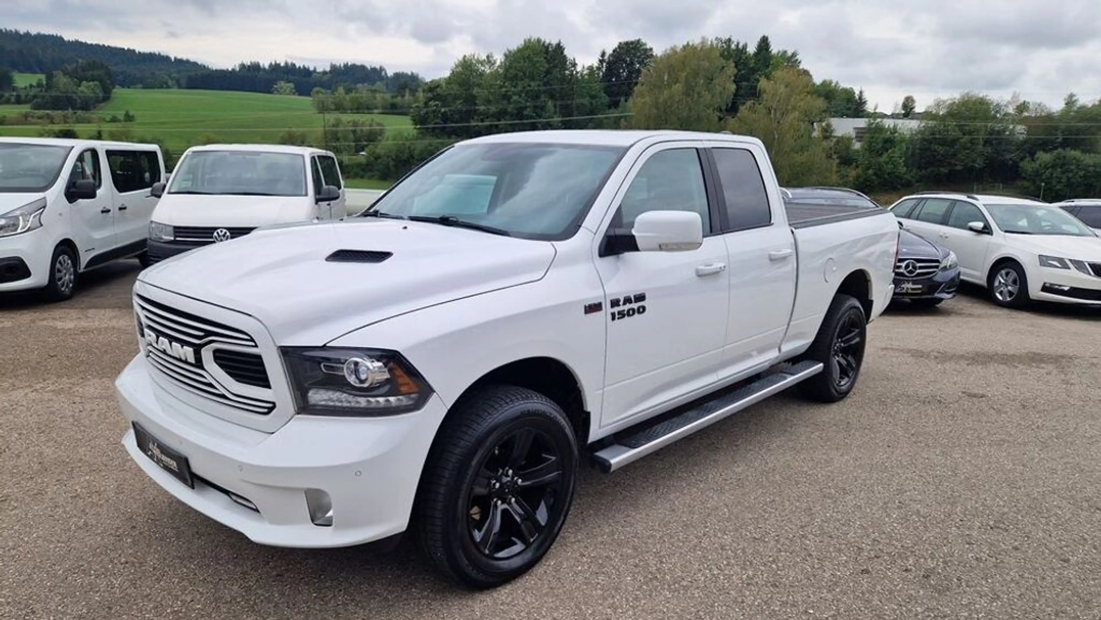 Dodge RAM 1500 4X4 Quad-Cab Sport — photo 3