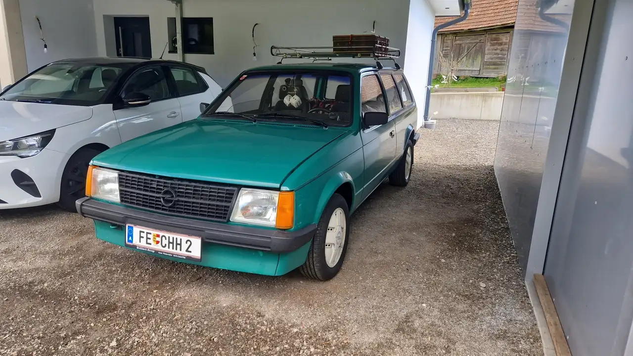 Opel Kadett D dL Caravan 1,3 N, foto 3