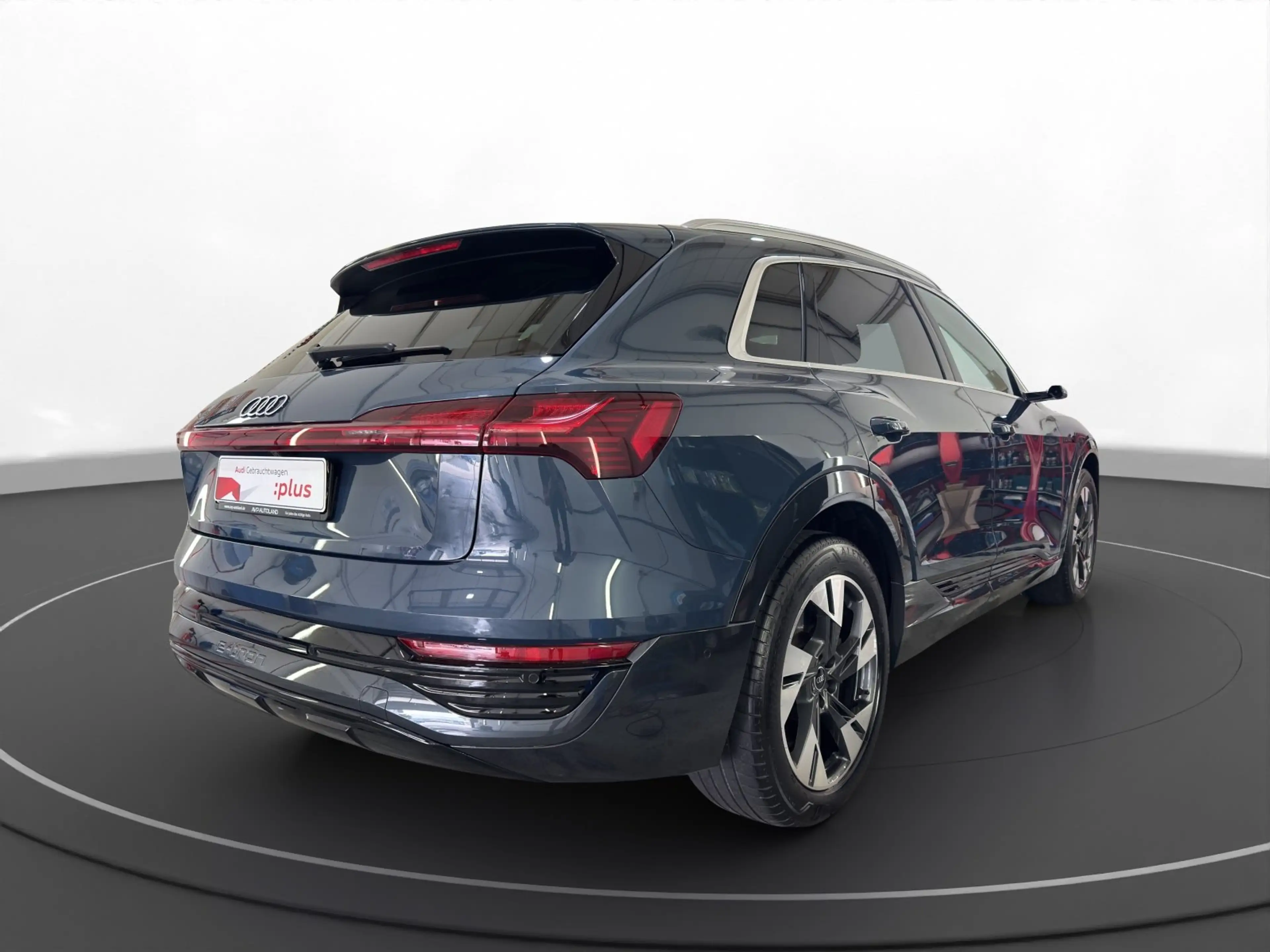 Audi Q8 e-tron 55  quattro advanced | AHK | LED — photo 6