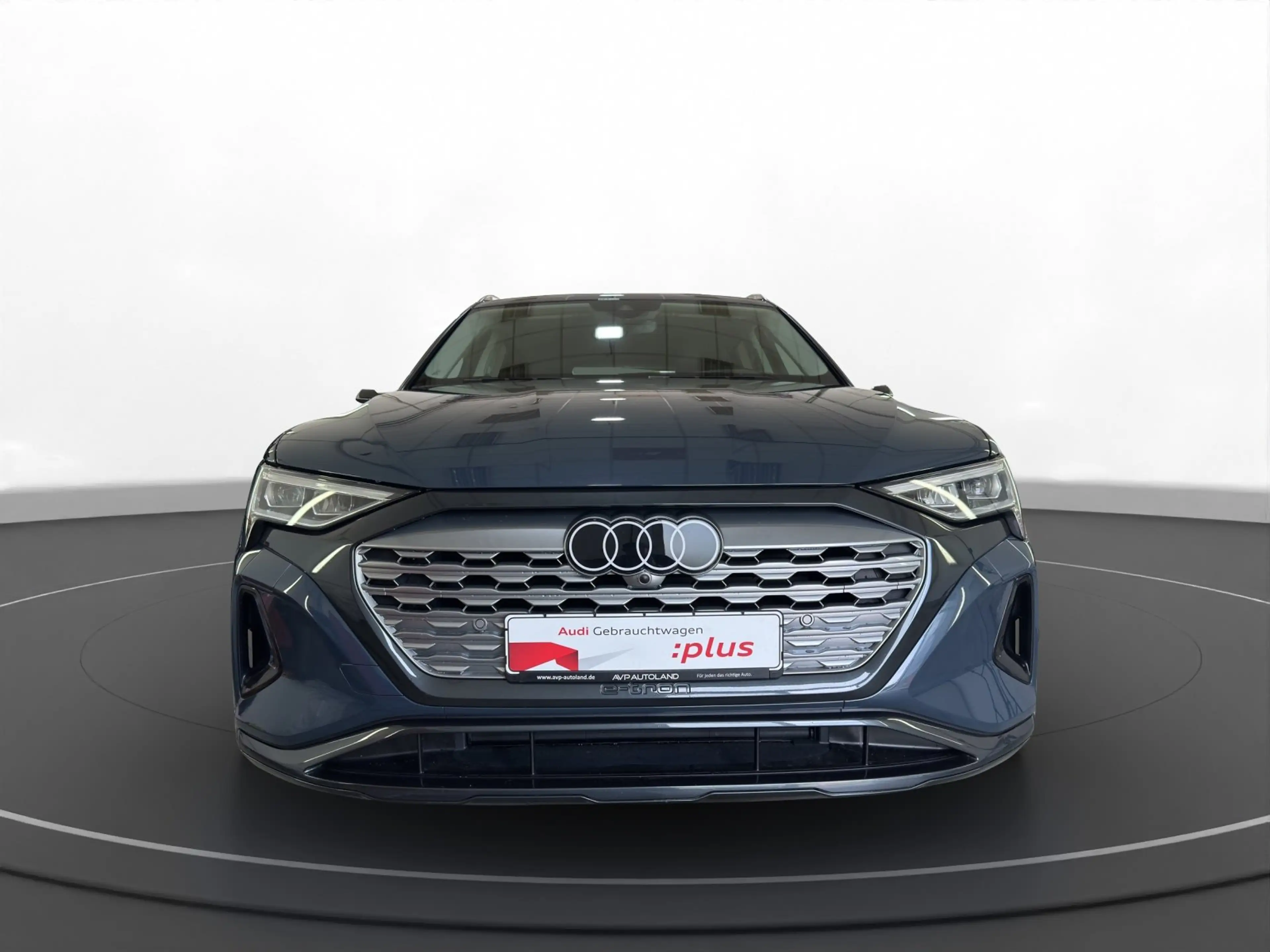 Audi Q8 e-tron 55  quattro advanced | AHK | LED — photo 4