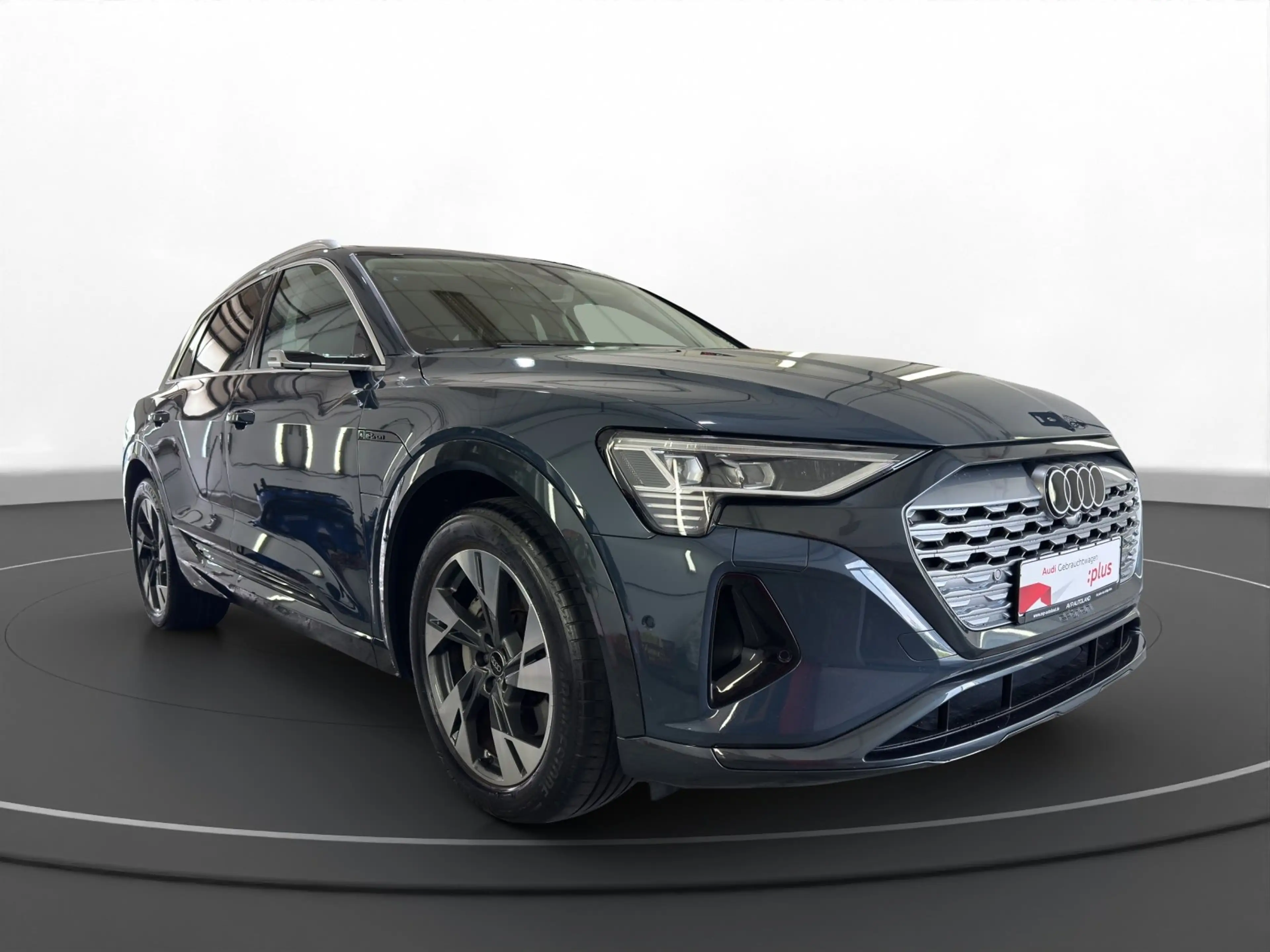 Audi Q8 e-tron 55  quattro advanced | AHK | LED — photo 5