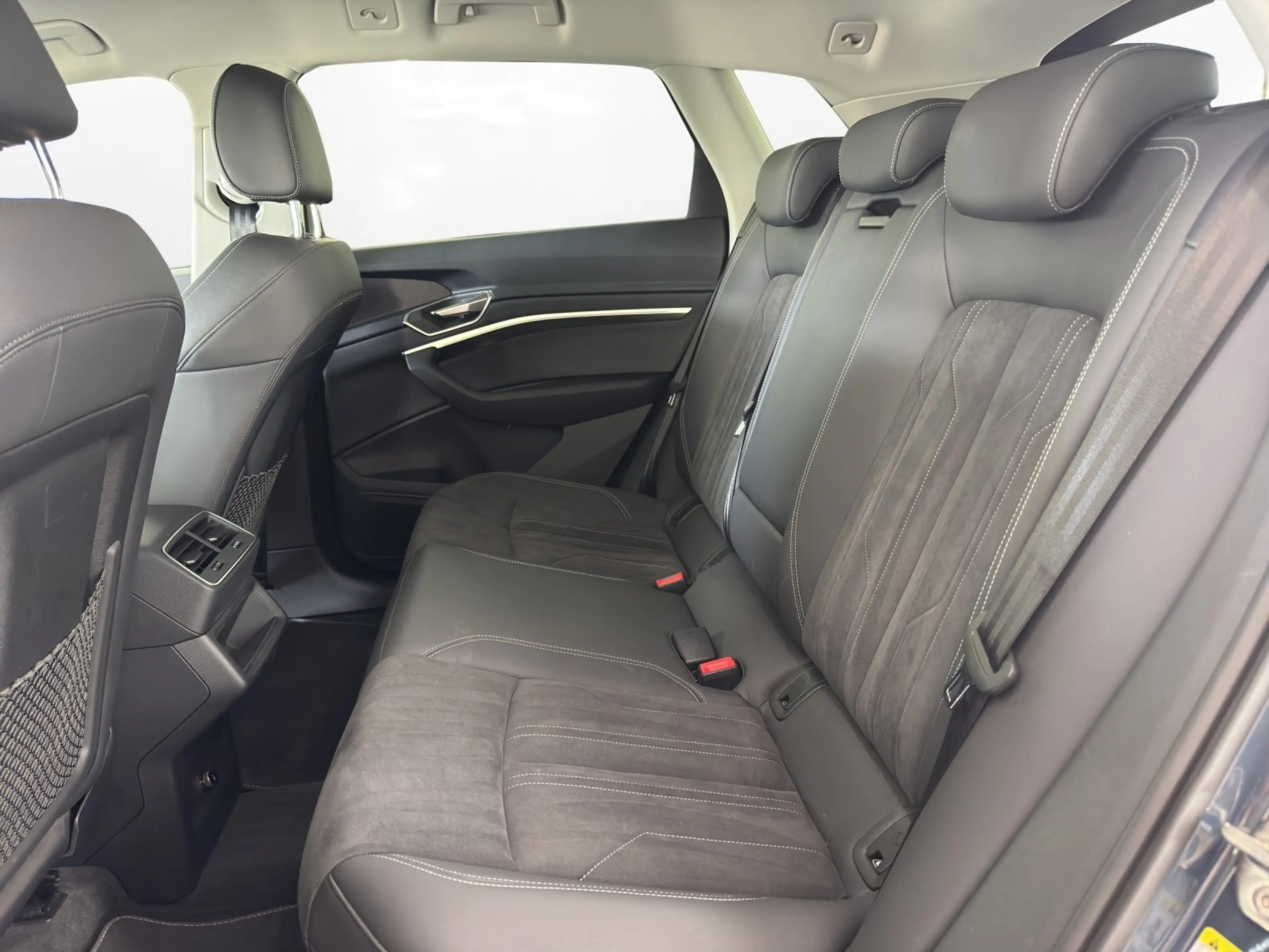 Audi Q8 e-tron 55  quattro advanced | AHK | LED — photo 12