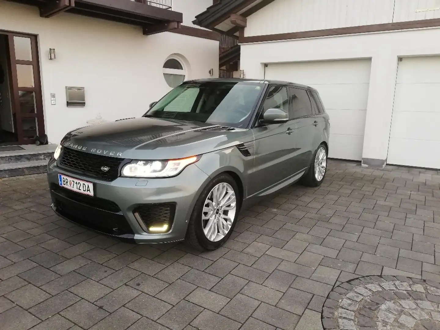 Land Rover Range Rover Sport Range Rover Sport 3,0 TDV6 HSE Dynamic HSE Dynamic Grau - 2