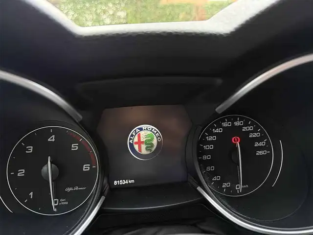 Alfa Romeo Stelvio view 13