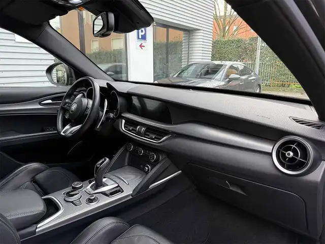 Alfa Romeo Stelvio view 26