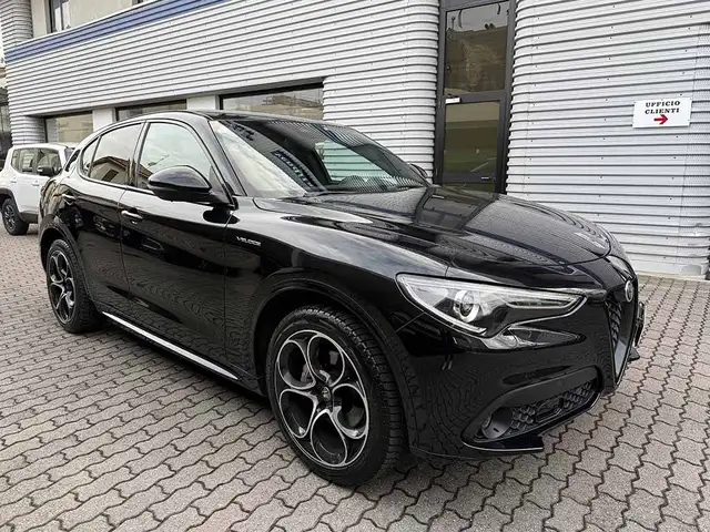Alfa Romeo Stelvio view 3