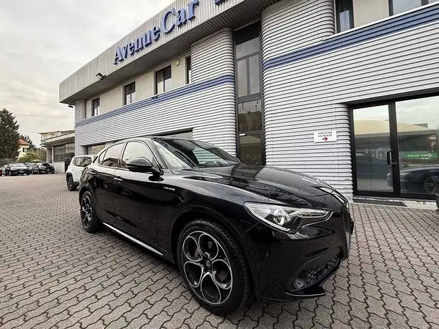 Alfa Romeo Stelvio view 4