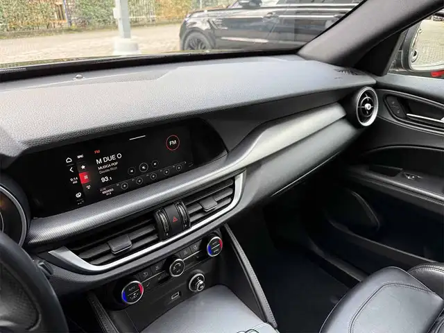 Alfa Romeo Stelvio view 16